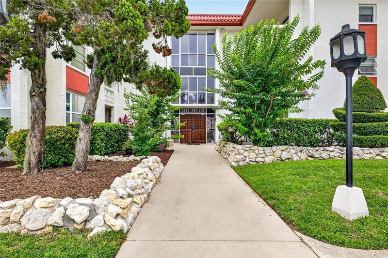 2623 Seville Blvd #207, Clearwater, FL 33764