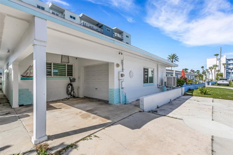 18317 Sunset Blvd, Redington Shores, FL 33708