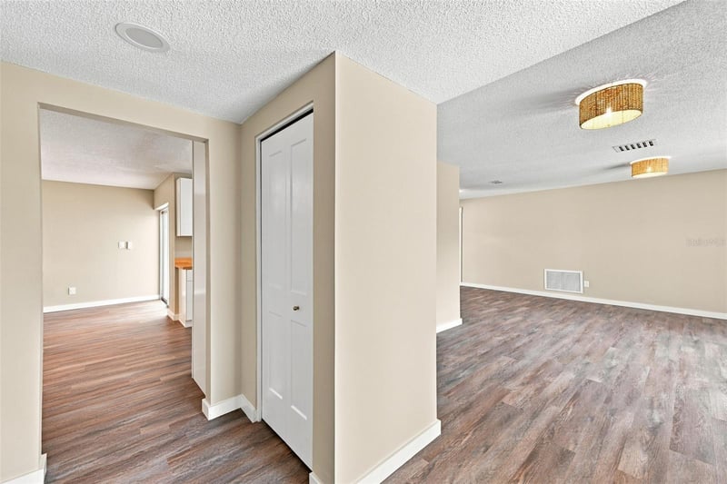 6622 Glencoe Dr, Temple Terrace, FL 33617