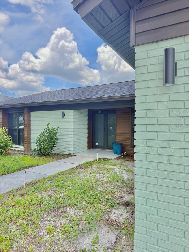 16503 Foothill Dr, Tampa, FL 33624