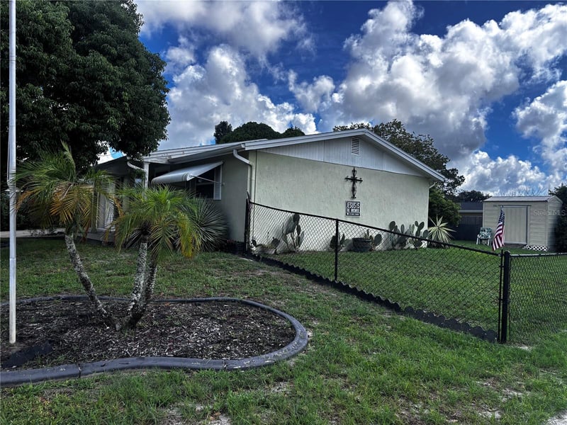 9040 Chatam Ln, Port Richey, FL 34668