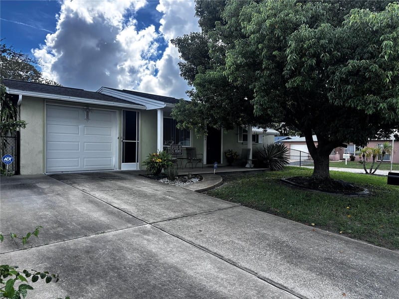 9040 Chatam Ln, Port Richey, FL 34668