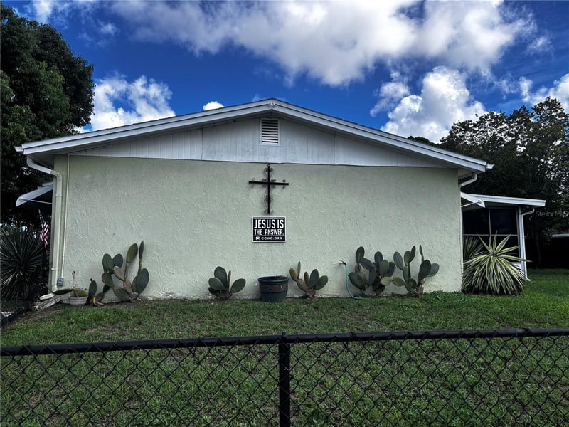 9040 Chatam Ln, Port Richey, FL 34668