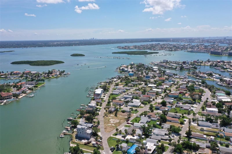 330 133rd Ave E, Madeira Beach, FL 33708