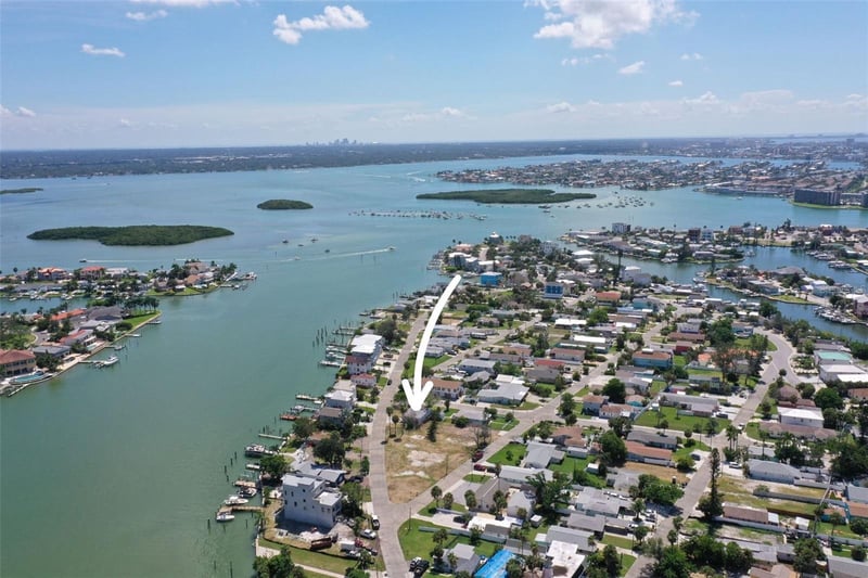 330 133rd Ave E, Madeira Beach, FL 33708