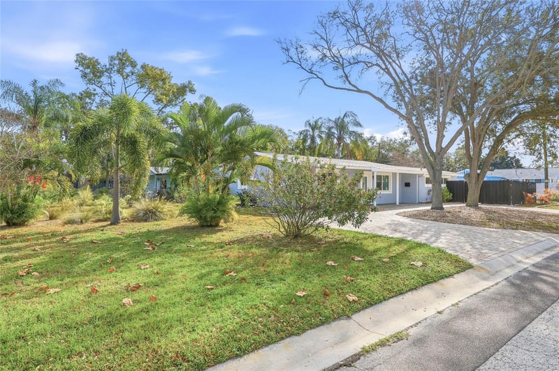 4095 Locust St NE, St Petersburg, FL 33703