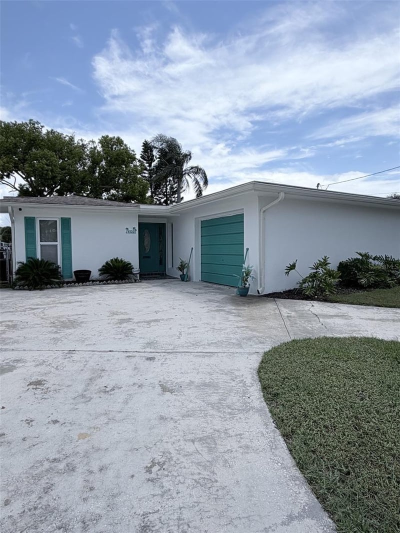 4920 Pelican Dr, New Port Richey, FL 34652
