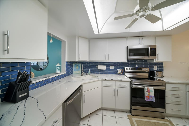 3705 E Bay Dr #115, Bradenton Beach, FL 34217