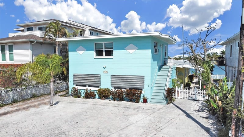11215 3rd St E, Treasure Island, FL 33706