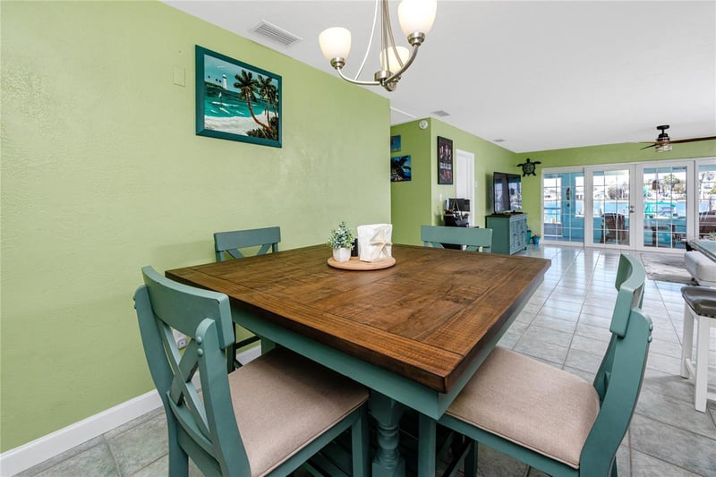 11215 3rd St E, Treasure Island, FL 33706