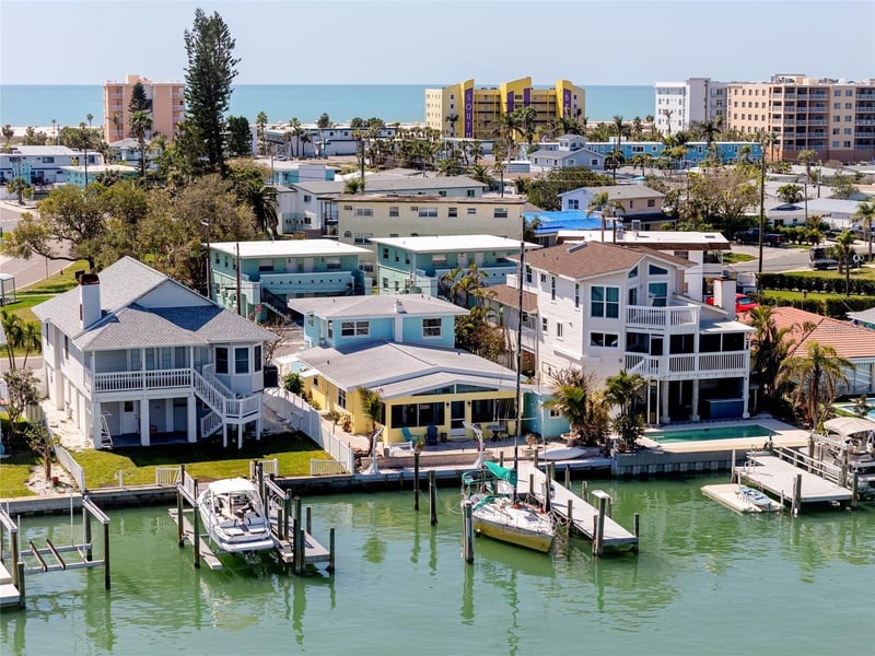 11215 3rd St E, Treasure Island, FL 33706