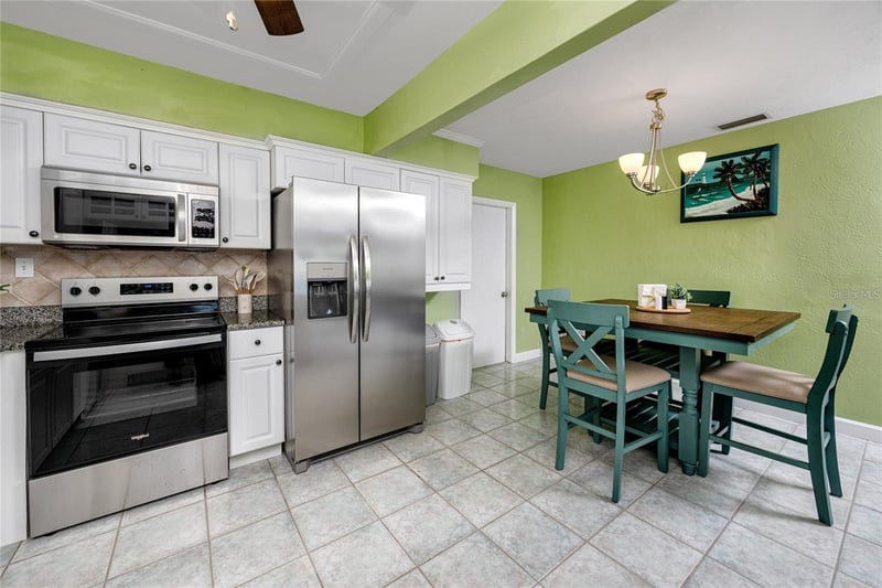 11215 3rd St E, Treasure Island, FL 33706