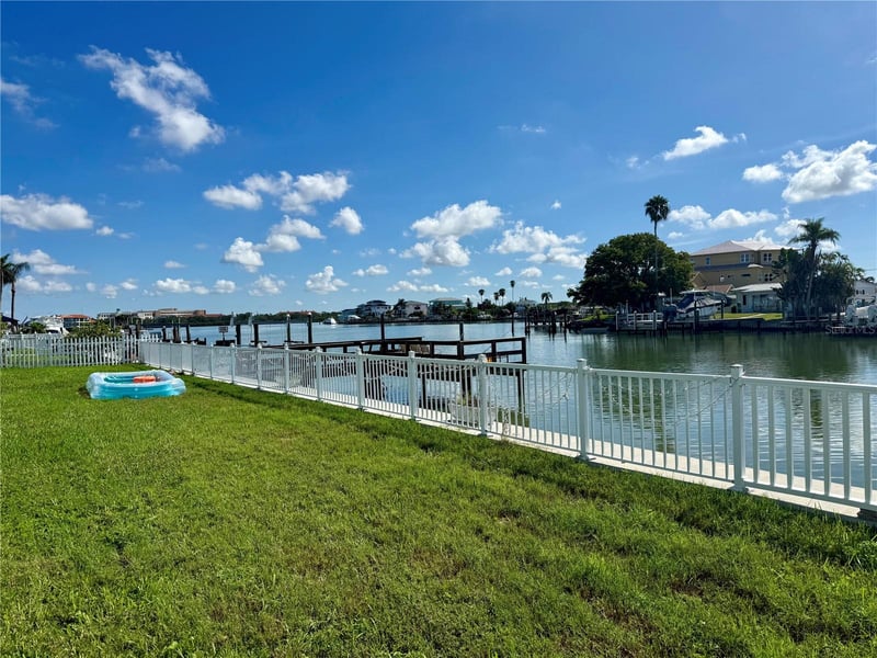 722 Pruitt Dr, Madeira Beach, FL 33708