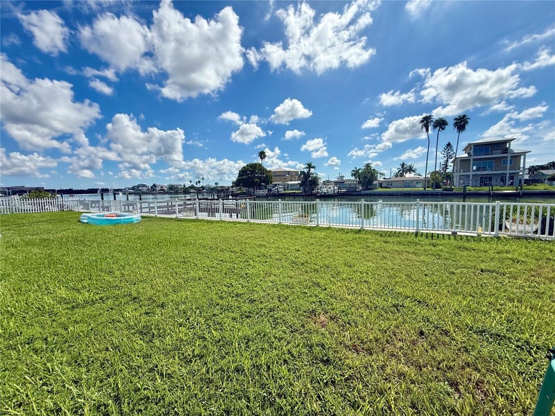 722 Pruitt Dr, Madeira Beach, FL 33708