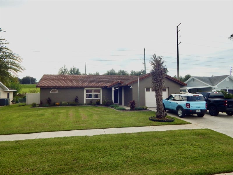7353 Applegate Dr, Zephyrhills, FL 33540