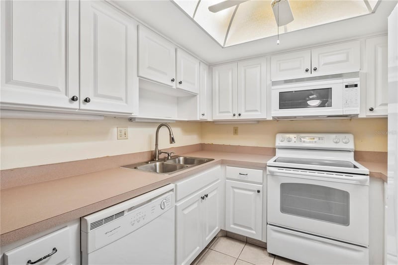 1609 Whitebridge Dr #A, Palm Harbor, FL 34684