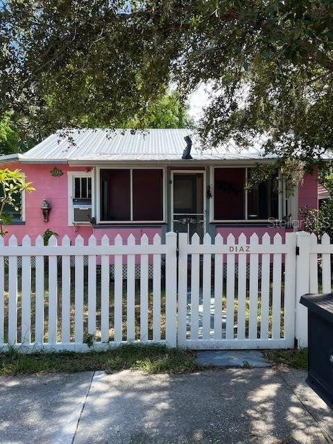 535 Wilkie St, Dunedin, FL 34698