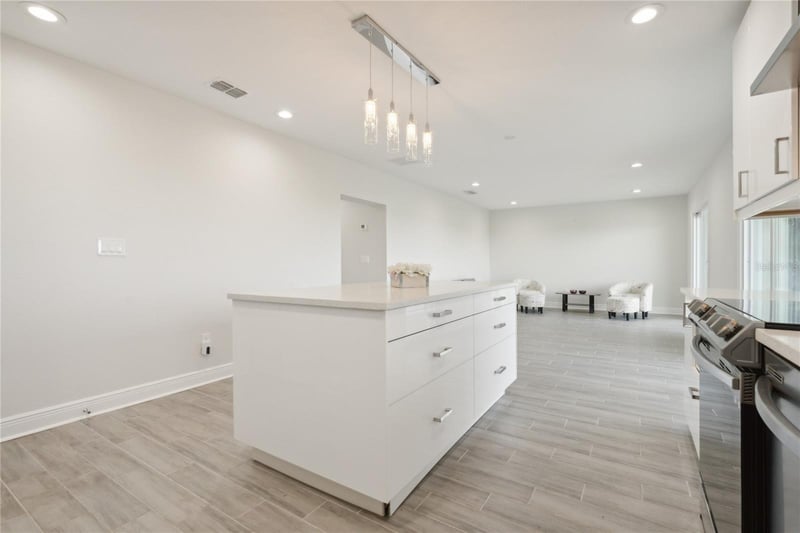 8829 Bay Pointe Dr #206, Tampa, FL 33615