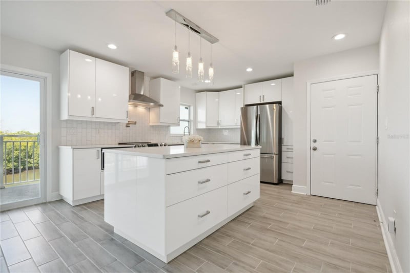 8829 Bay Pointe Dr #206, Tampa, FL 33615