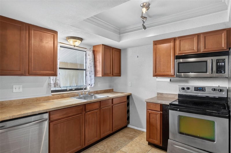 6301 58th St N #806, Pinellas Park, FL 33781