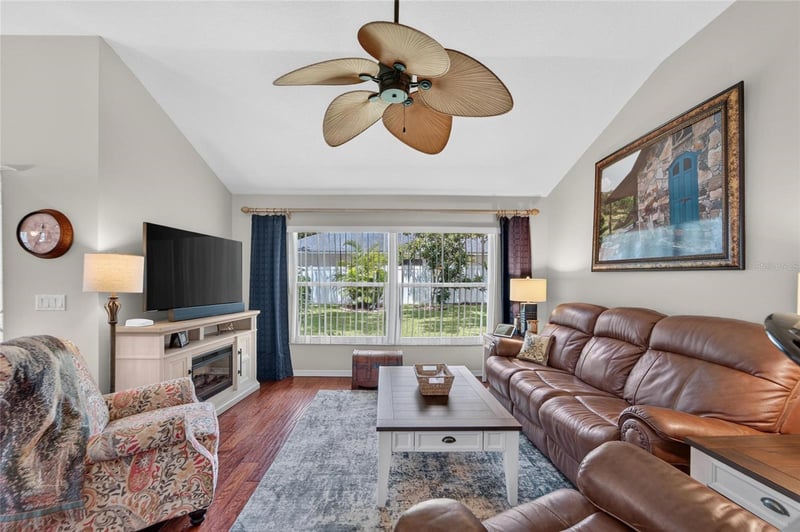 3132 Beaver Pond Trl, Valrico, FL 33596
