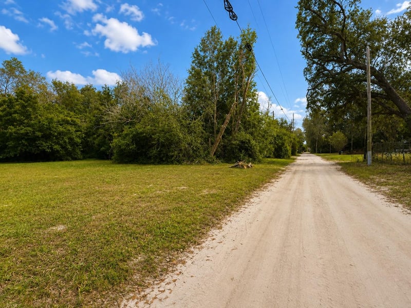 20710 Stewart Rd, Dade City, FL 33523