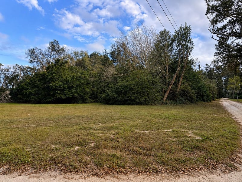 20710 Stewart Rd, Dade City, FL 33523