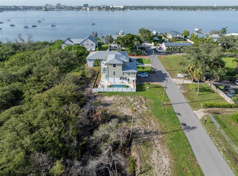 13th Ave W, Palmetto, FL 34221