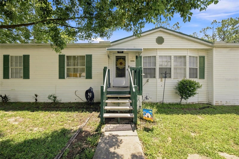 12818 Hawk Hill Dr, Thonotosassa, FL 33592