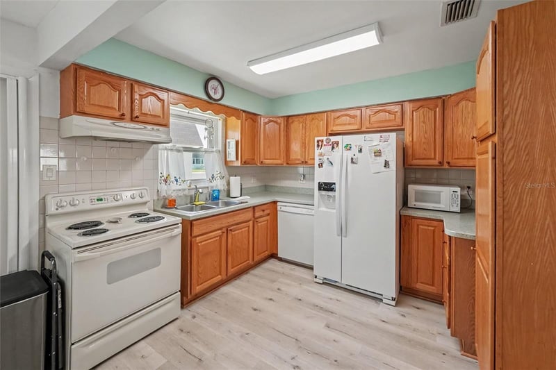 6880 Lafayette N #8, Pinellas Park, FL 33781