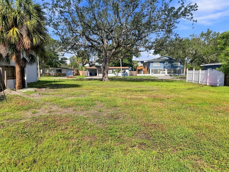 4135 Carson St NE, St Petersburg, FL 33703