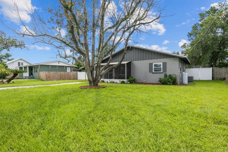 1815 E Calhoun St, Plant City, FL 33563