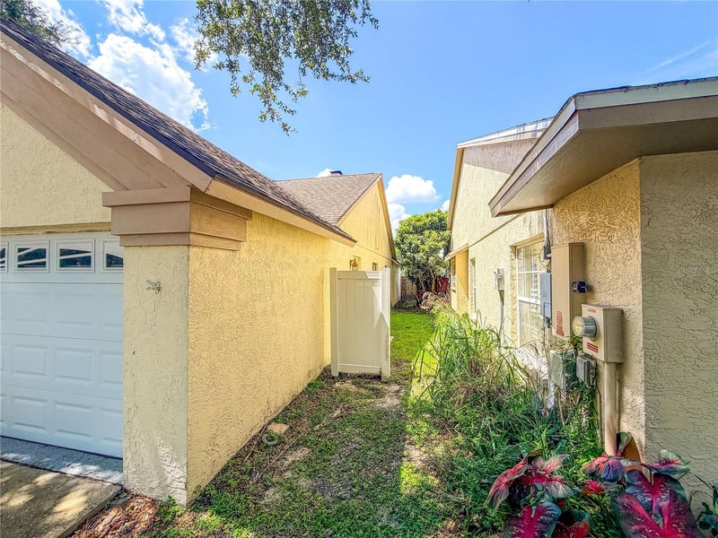 9542 Pebble Glen Ave, Tampa, FL 33647