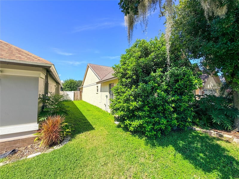 9542 Pebble Glen Ave, Tampa, FL 33647