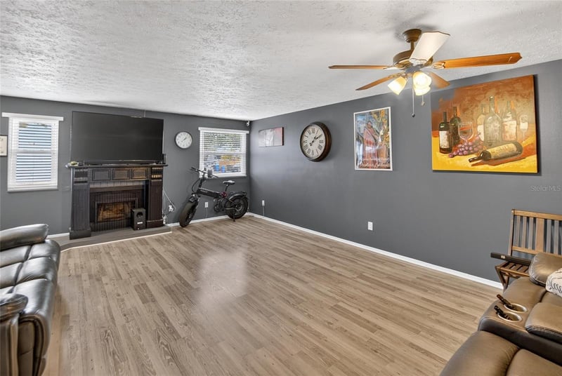 6424 Rockpointe Dr, Tampa, FL 33634