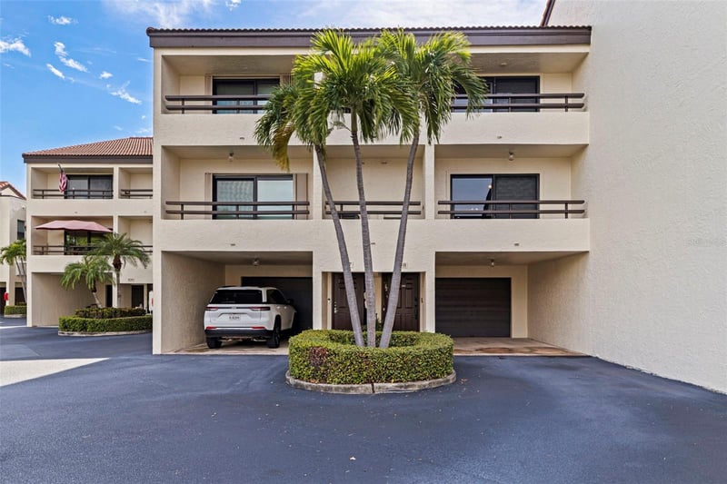 120 1st St E #108, Tierra Verde, FL 33715