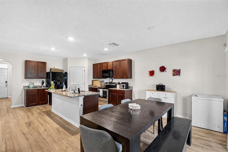 8219 Bilston Village Ln, Gibsonton, FL 33534