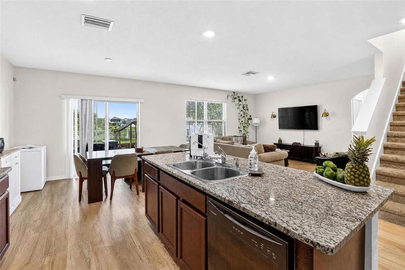 8219 Bilston Village Ln, Gibsonton, FL 33534