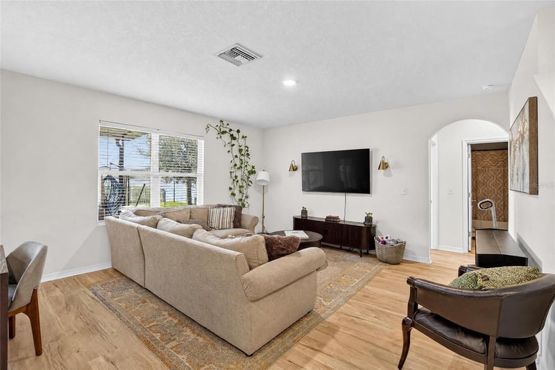 8219 Bilston Village Ln, Gibsonton, FL 33534
