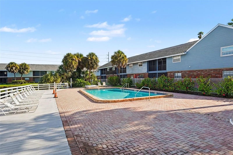 200 Countryclub Dr #1205, Largo, FL 33771