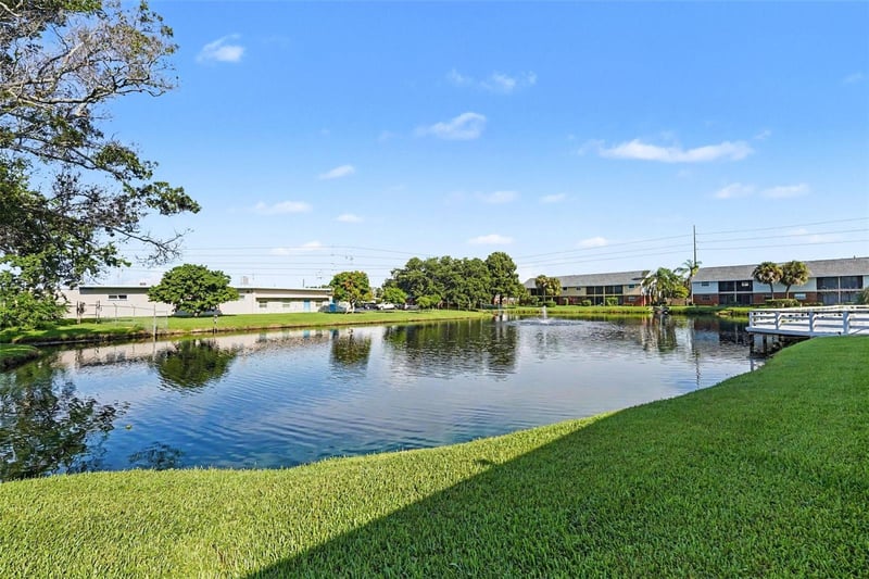 200 Countryclub Dr #1205, Largo, FL 33771