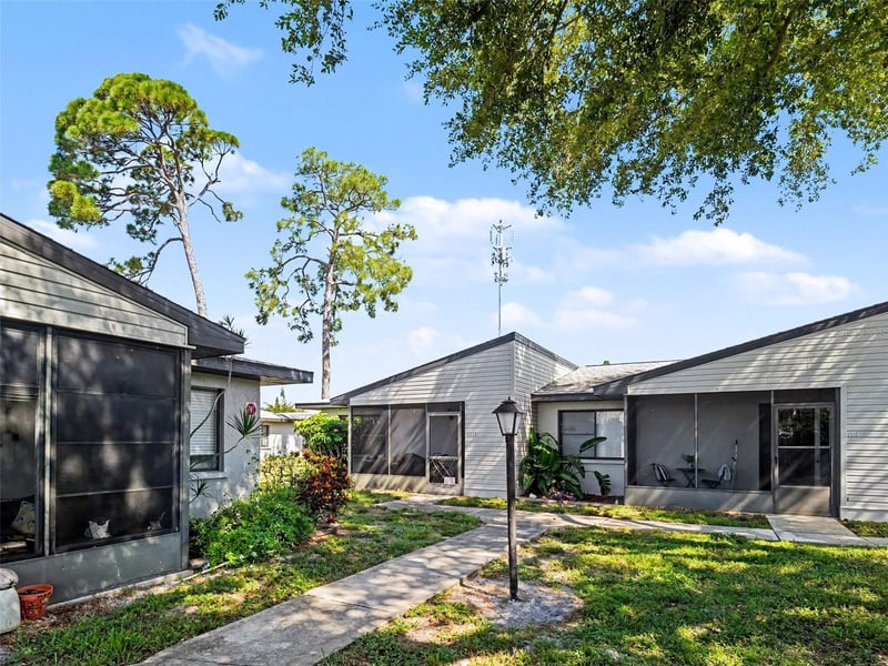 1117 68th Avenue Dr W, Bradenton, FL 34207