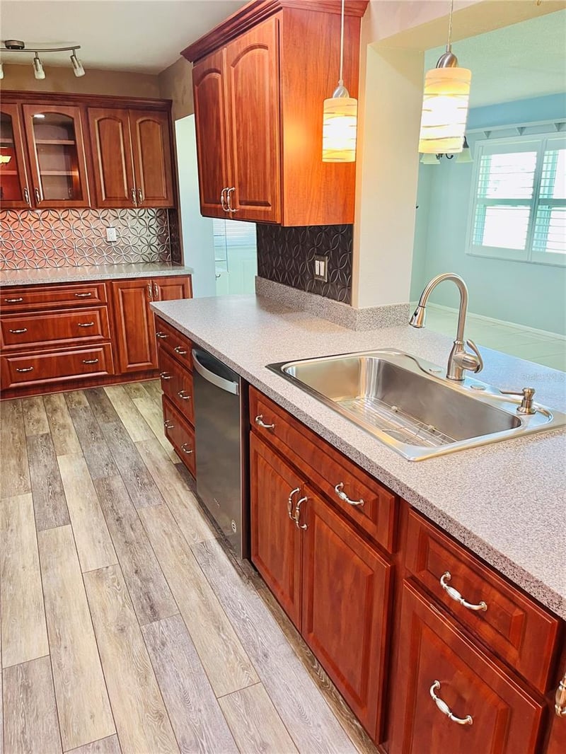 9677 41st St N, Pinellas Park, FL 33782