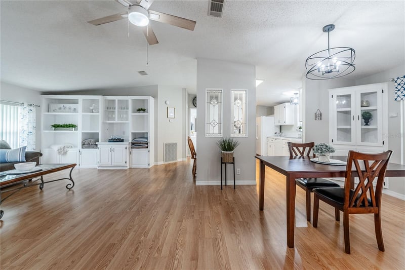 5335 Powhattan St, Zephyrhills, FL 33542