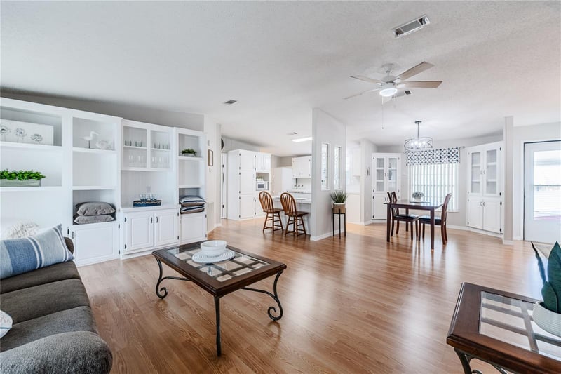 5335 Powhattan St, Zephyrhills, FL 33542