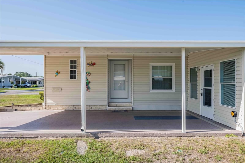 5335 Powhattan St, Zephyrhills, FL 33542