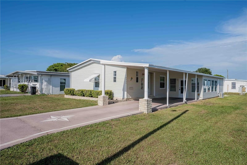 5335 Powhattan St, Zephyrhills, FL 33542