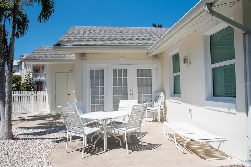 117 79th St, Holmes Beach, FL 34217