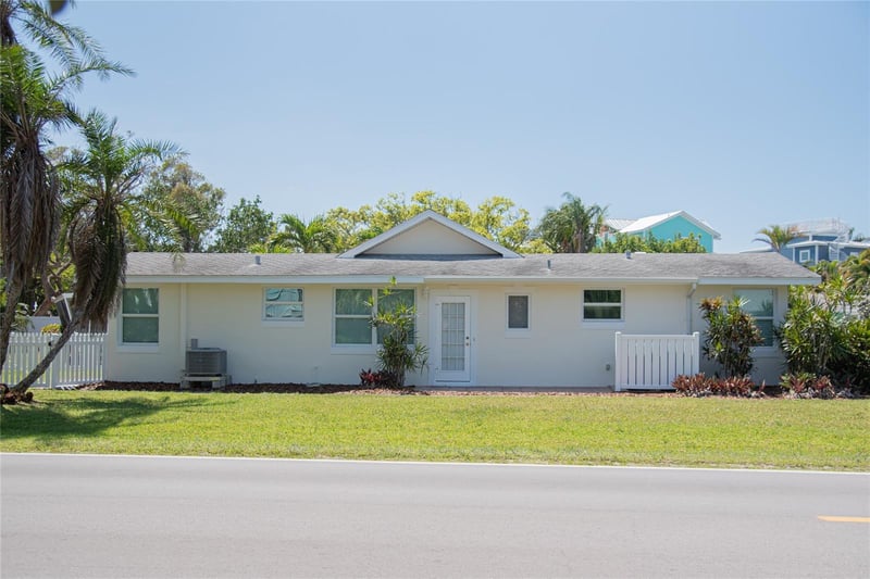 117 79th St, Holmes Beach, FL 34217