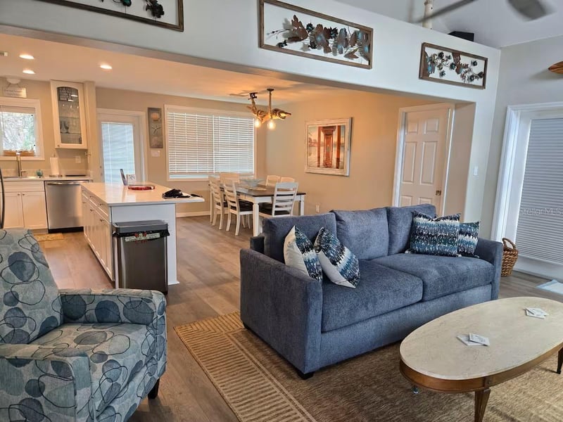 117 79th St, Holmes Beach, FL 34217